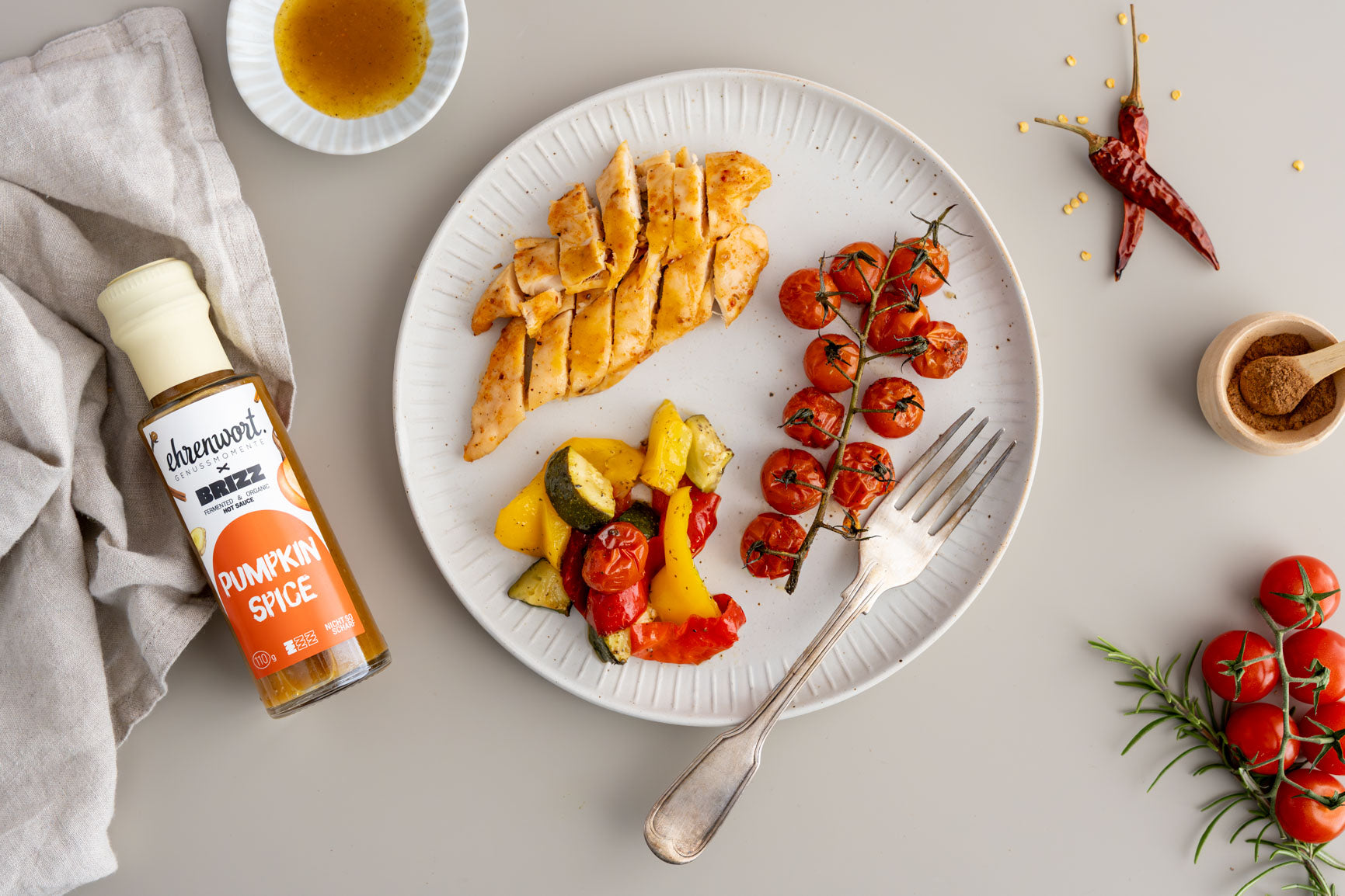 Fruchtig-scharfes Hühnchen mit Ofengemüse